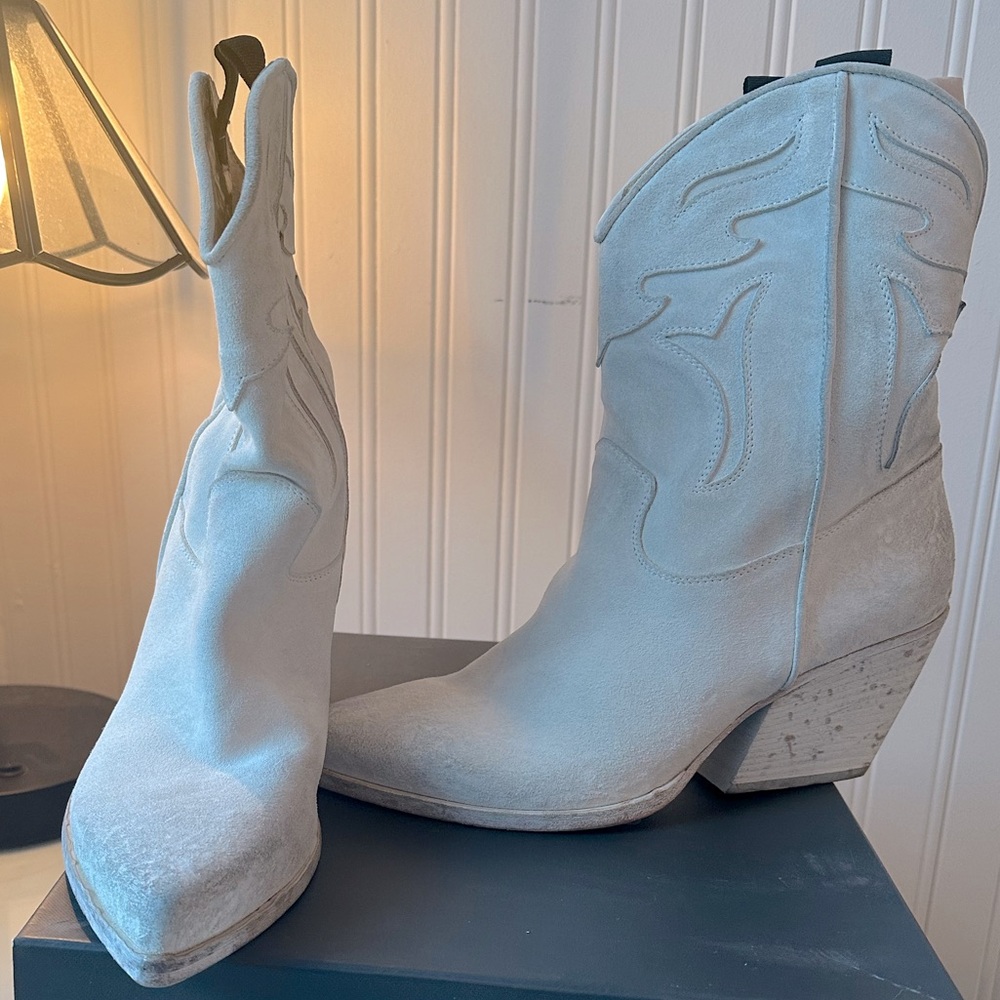 Brand new in box Vince Camuto Ferynkah boots